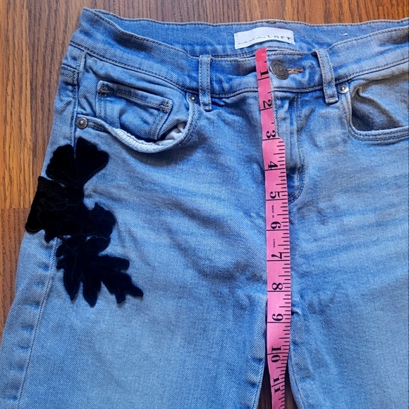 Loft Embroidered Womens Crop Blue Denim Jeans Waist 25 Size 0 - Picture 2 of 10